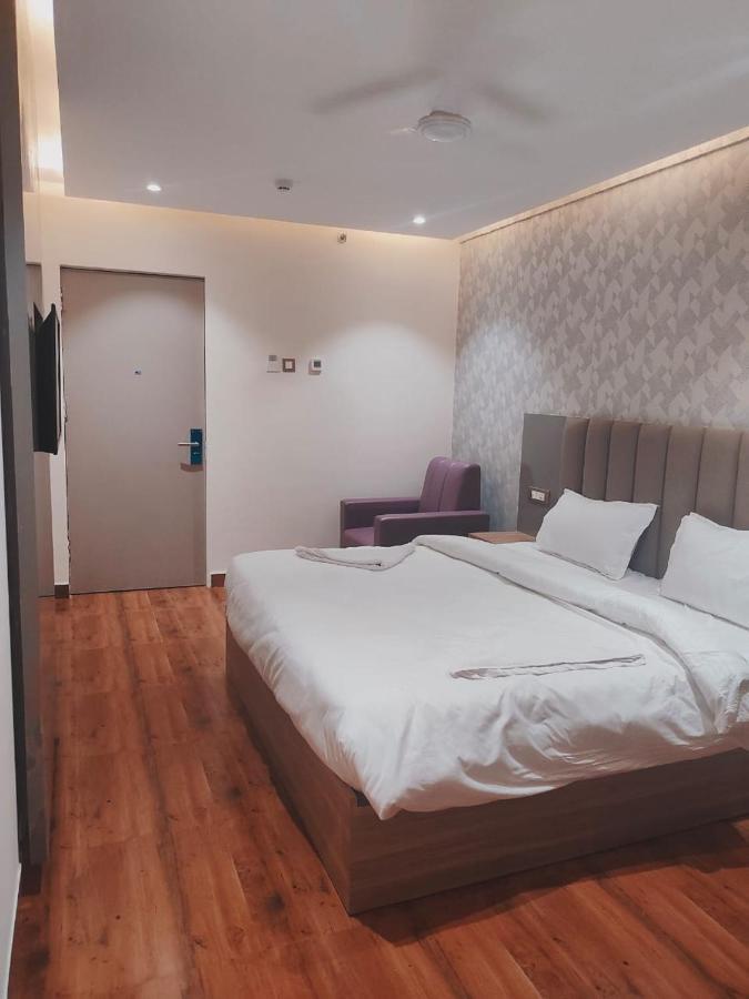 Hotel Sharma Regency Лакхнау Екстер'єр фото